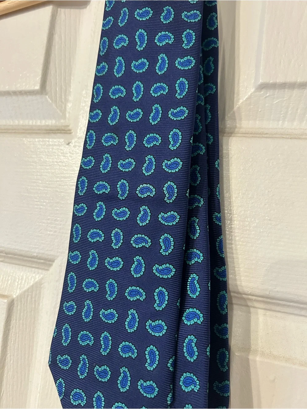100% Silk Brooks Brothers Navy Blue Paisley Tie - Classic Men's Accessory
